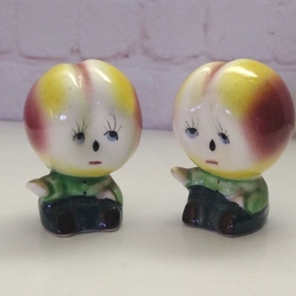 Other - Vintage Anthropomorphic Peach Fruits People Salt & Pepper Shakers 2.5"